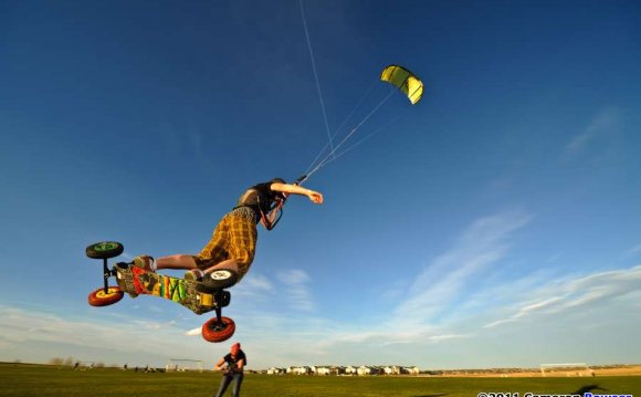 This group of kiteboarding