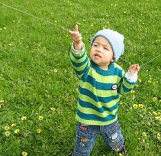 Child Flying Kite - Aren working the line - 2-Skewer Delta.